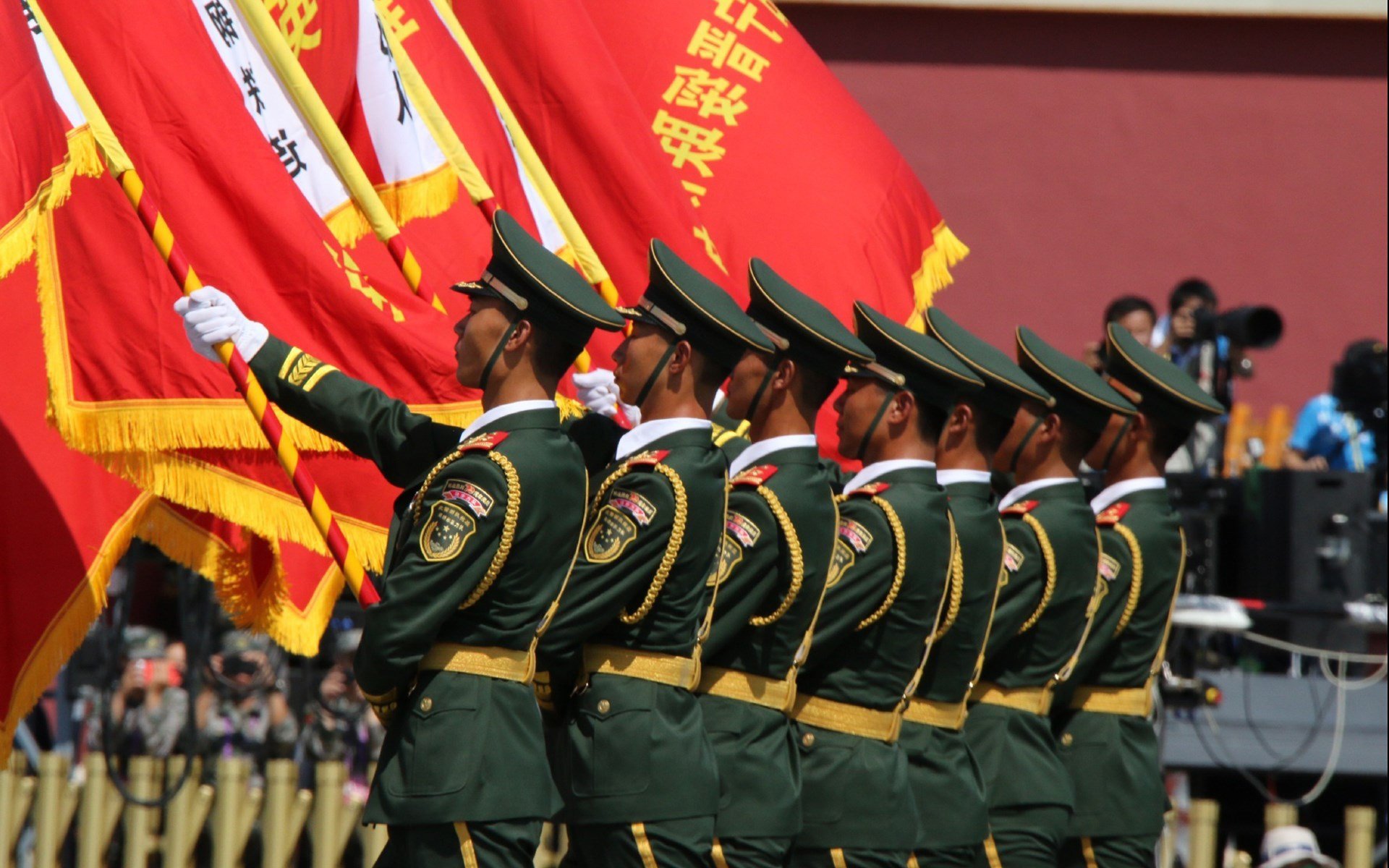 国足场上球员反应速度评分与角色分布关联，足球比赛中反应速度动作速度